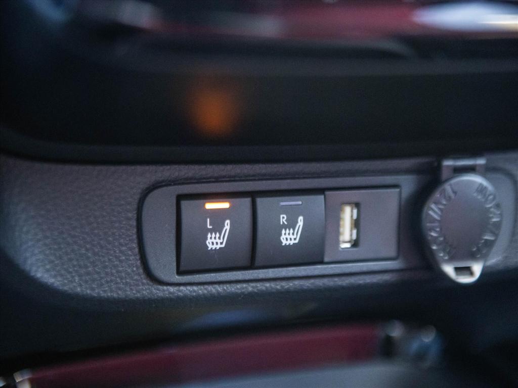Toyota Aygo x 1.0 vvt-i mt 72pk premium | trekhaak | jbl sound system | app