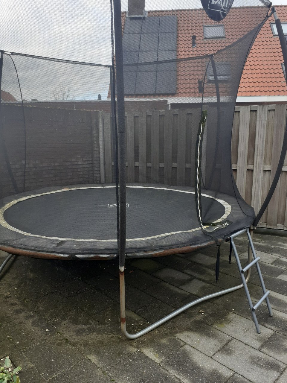 Trampoline