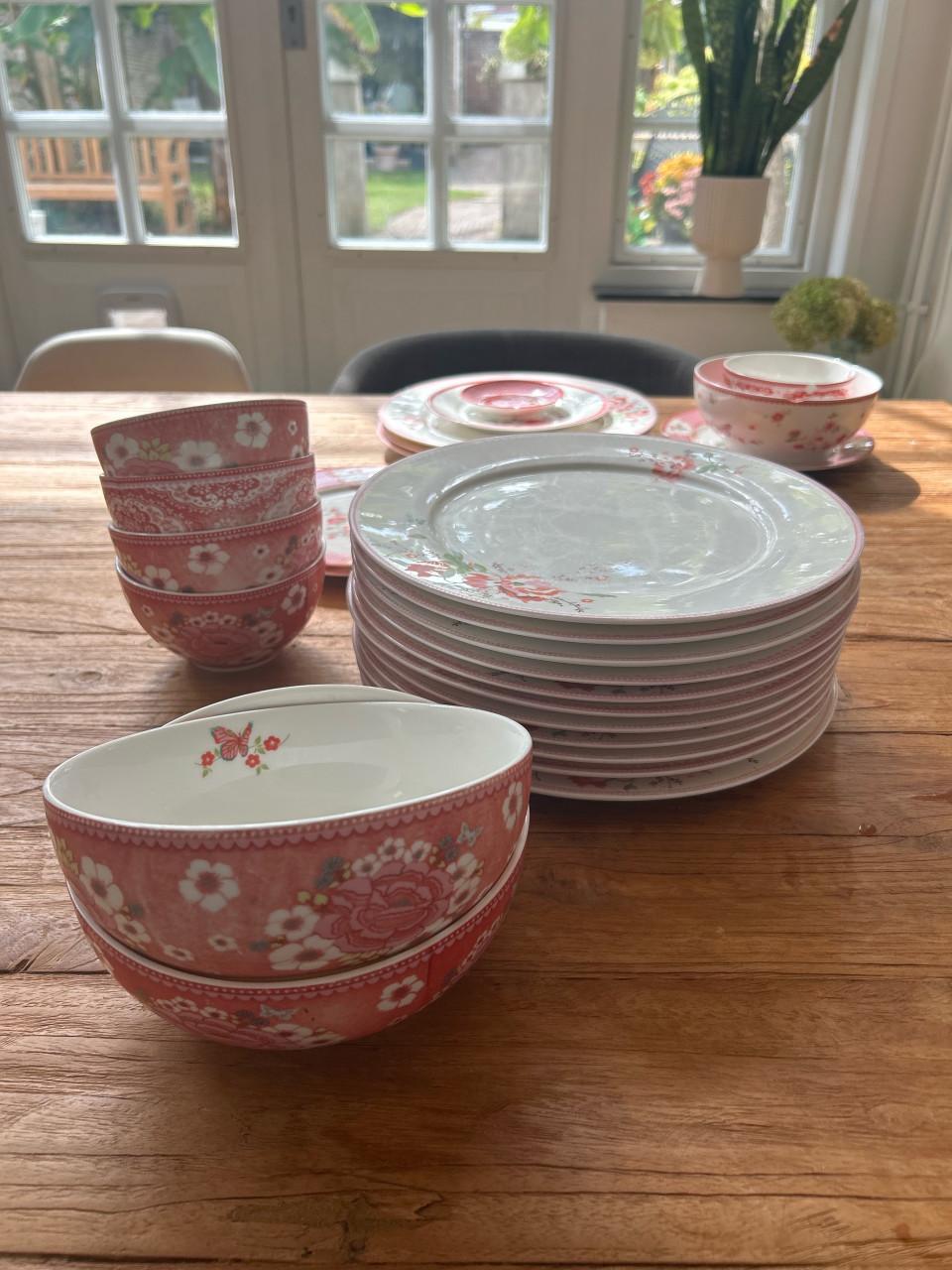 Room Seven Winter Poppy servies – Zeer uitgebreide high tea set