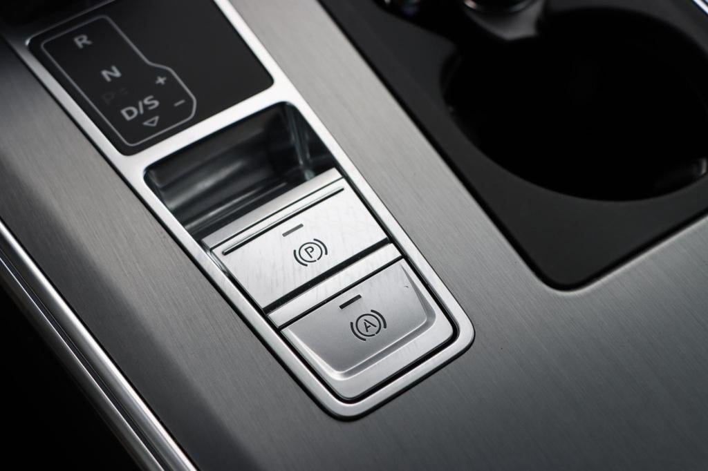 Audi A6 avant 55 tfsi e quattro competition 367pk s-tronic