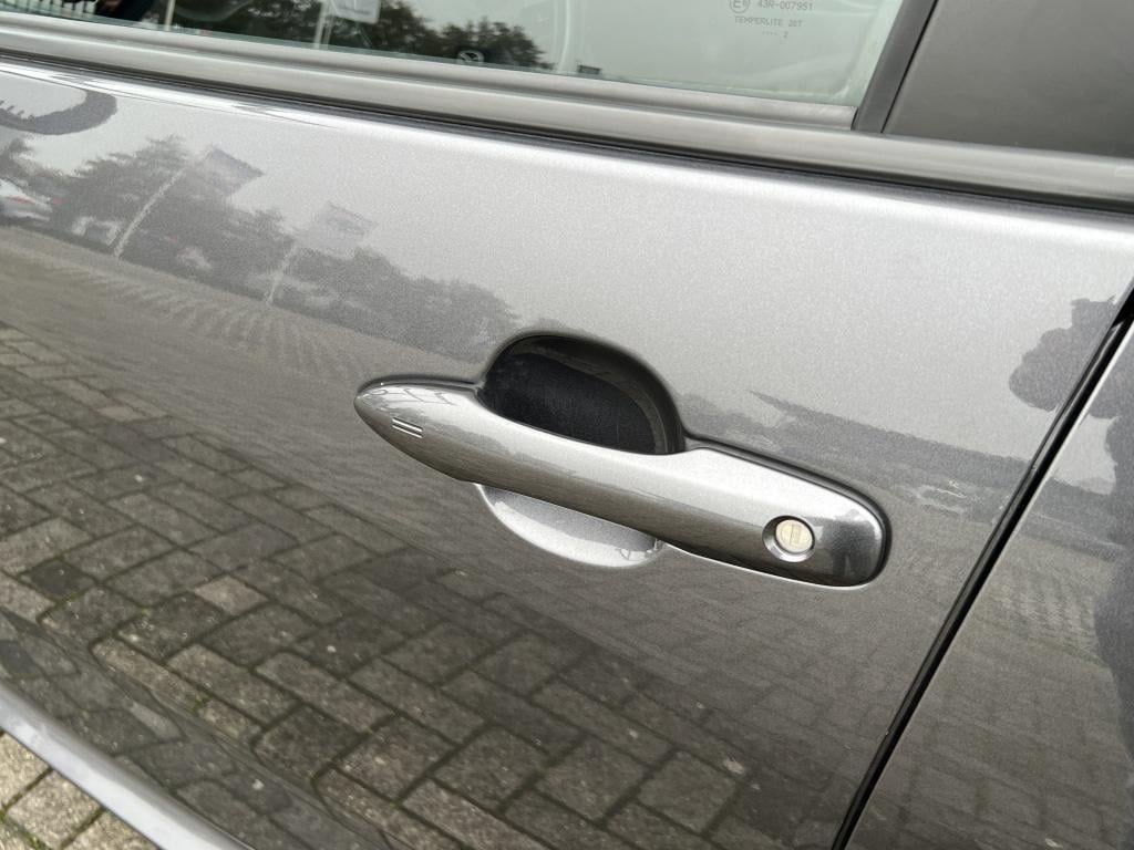 Toyota Yaris 1.5 hyb. 115 first | stoelverwarming | all seasonbanden