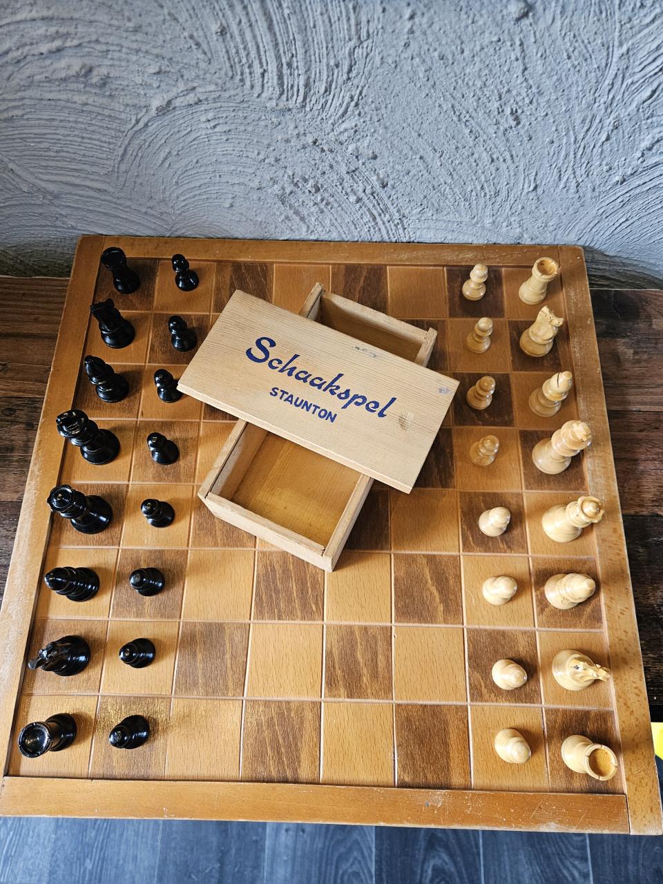 Vintage Schaakspel Staunton met houten bord en doosje