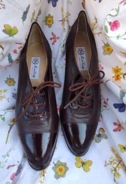 Nieuw - Dames Miss Lady leren pumps maat 42.5, Vibram zolen, sterke hakken