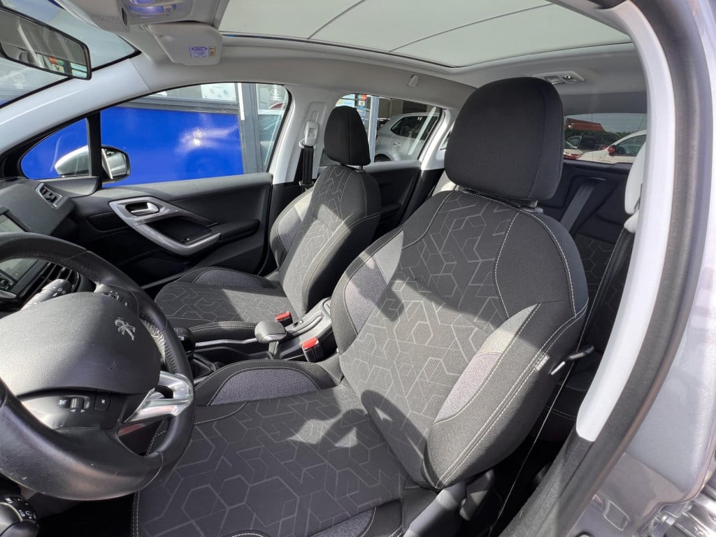 Peugeot 2008 1.2 puretech blue lion
