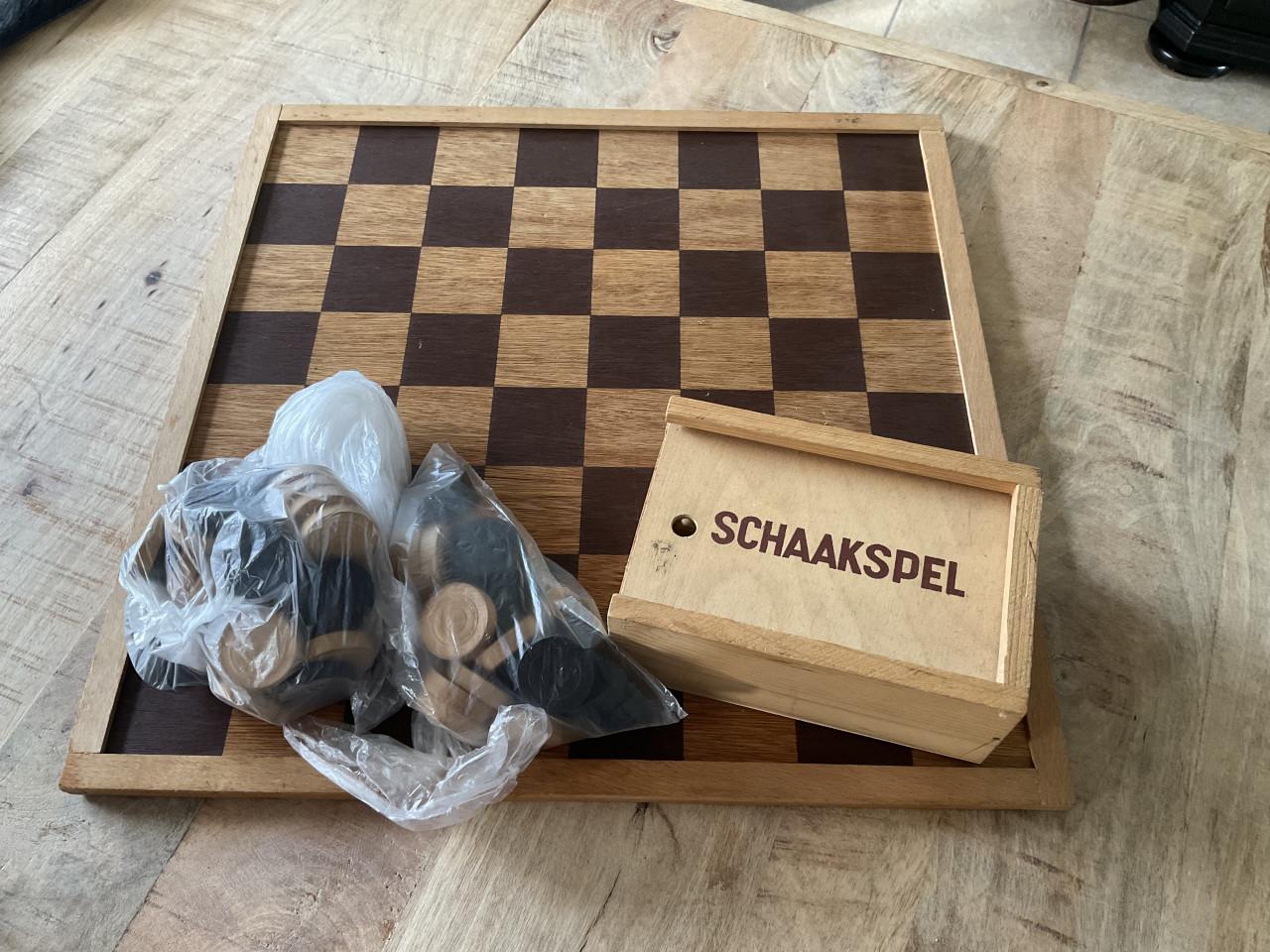 Bordspel dammen en schaken