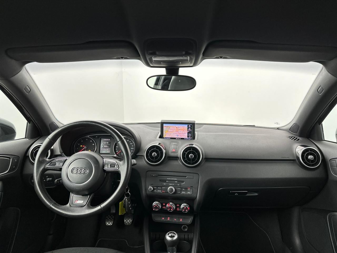 Audi a1 1.2 Tsfi / 3x S line / Xenon / navi / cruise