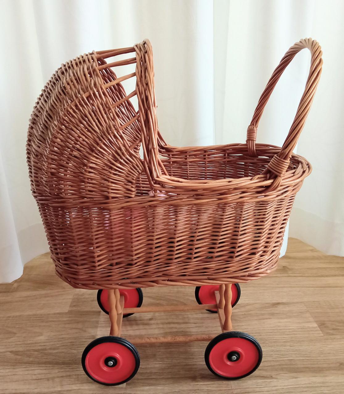 Prachtige Rieten poppenwagen