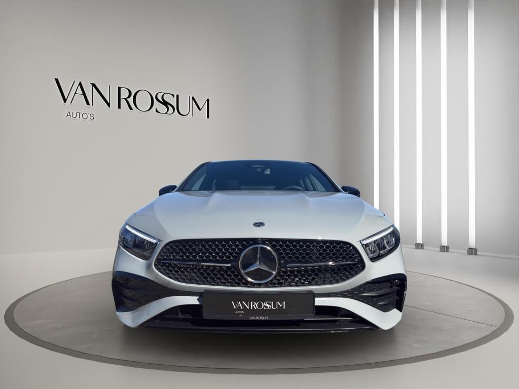 Mercedes-Benz A-Klasse 180 amg line | pano | sfeer | stoelverw. | camera | 