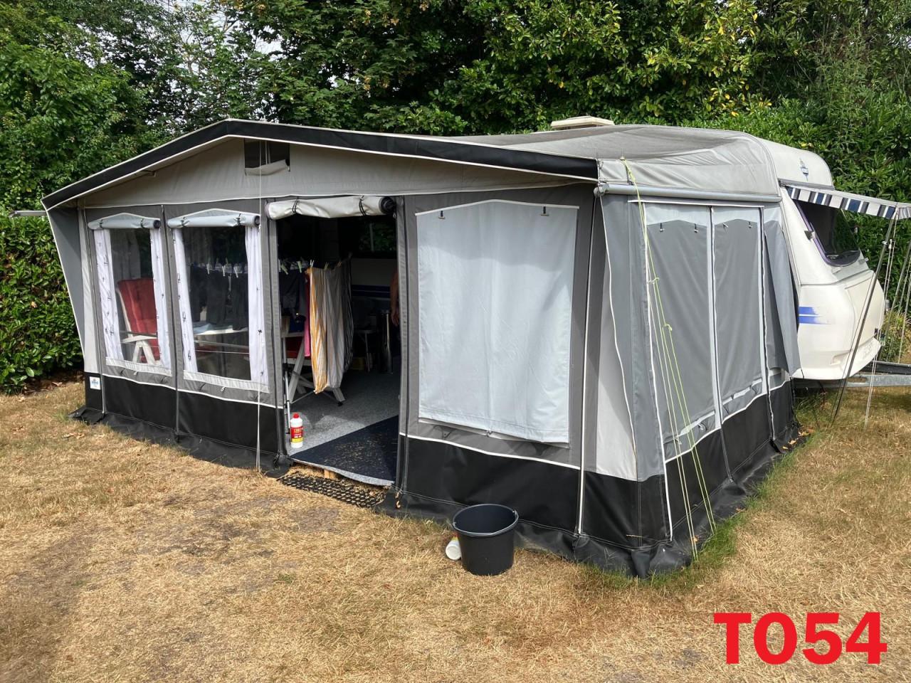 Diverse tourcaravans met en zonder geldig kentekenbewijs te koop