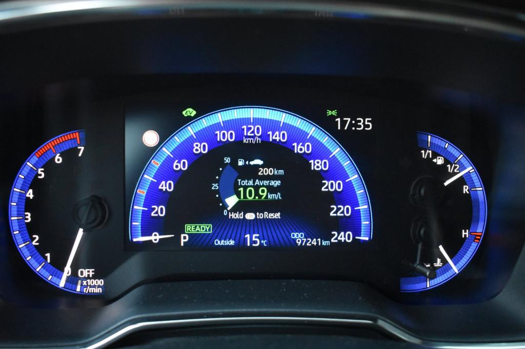 Toyota Corolla 1.8 hybrid dynamic | camera | apple carplay | android auto |