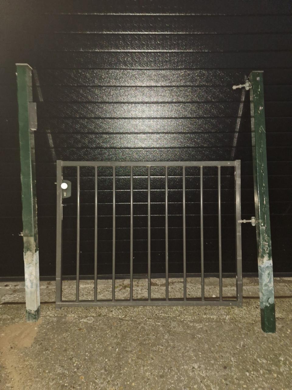 Looppoort, draaipoort, inrijpoort, dubbele poort, hek