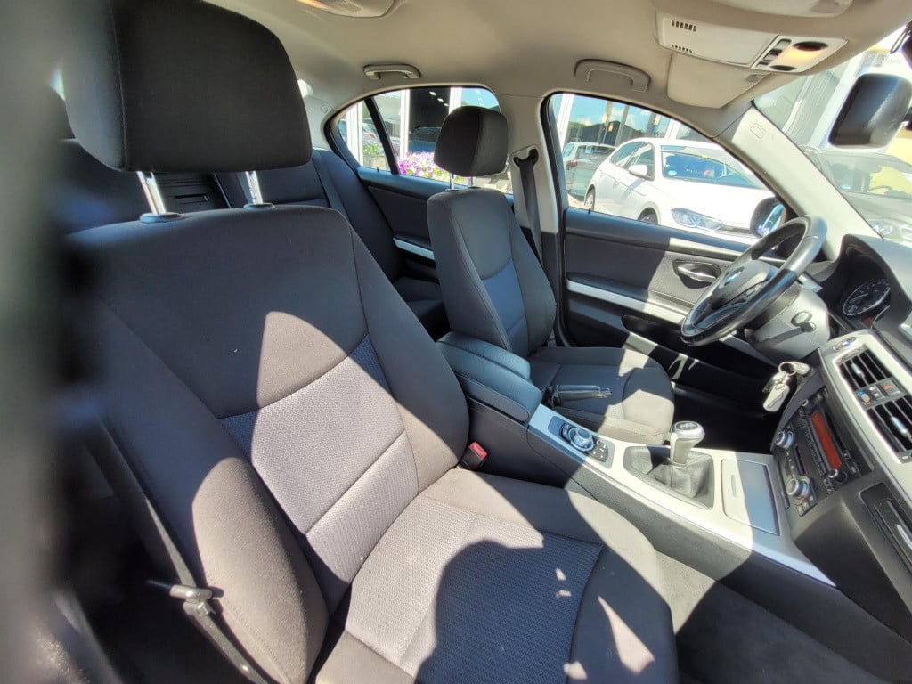 BMW 3-serie 316i business line navi.