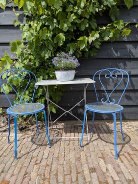 2 ijzeren tuin stoelen