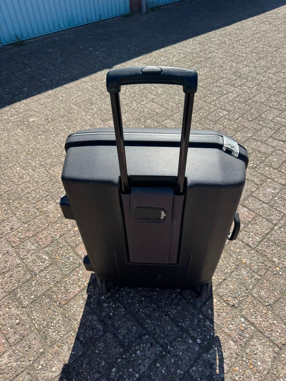 Zwarte Samsonite koffer met instelbaar codeslot