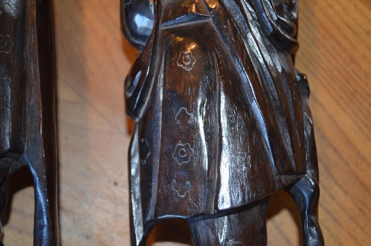 2 Hardhouten Chinese beelden Boogschutter en Wijze (?)