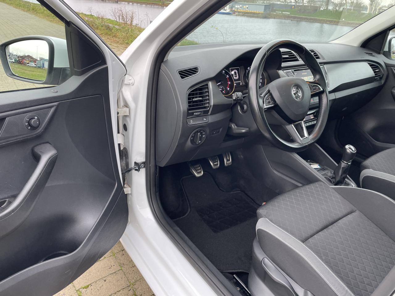 Skoda fabia 1.2 tsi first edition 2015