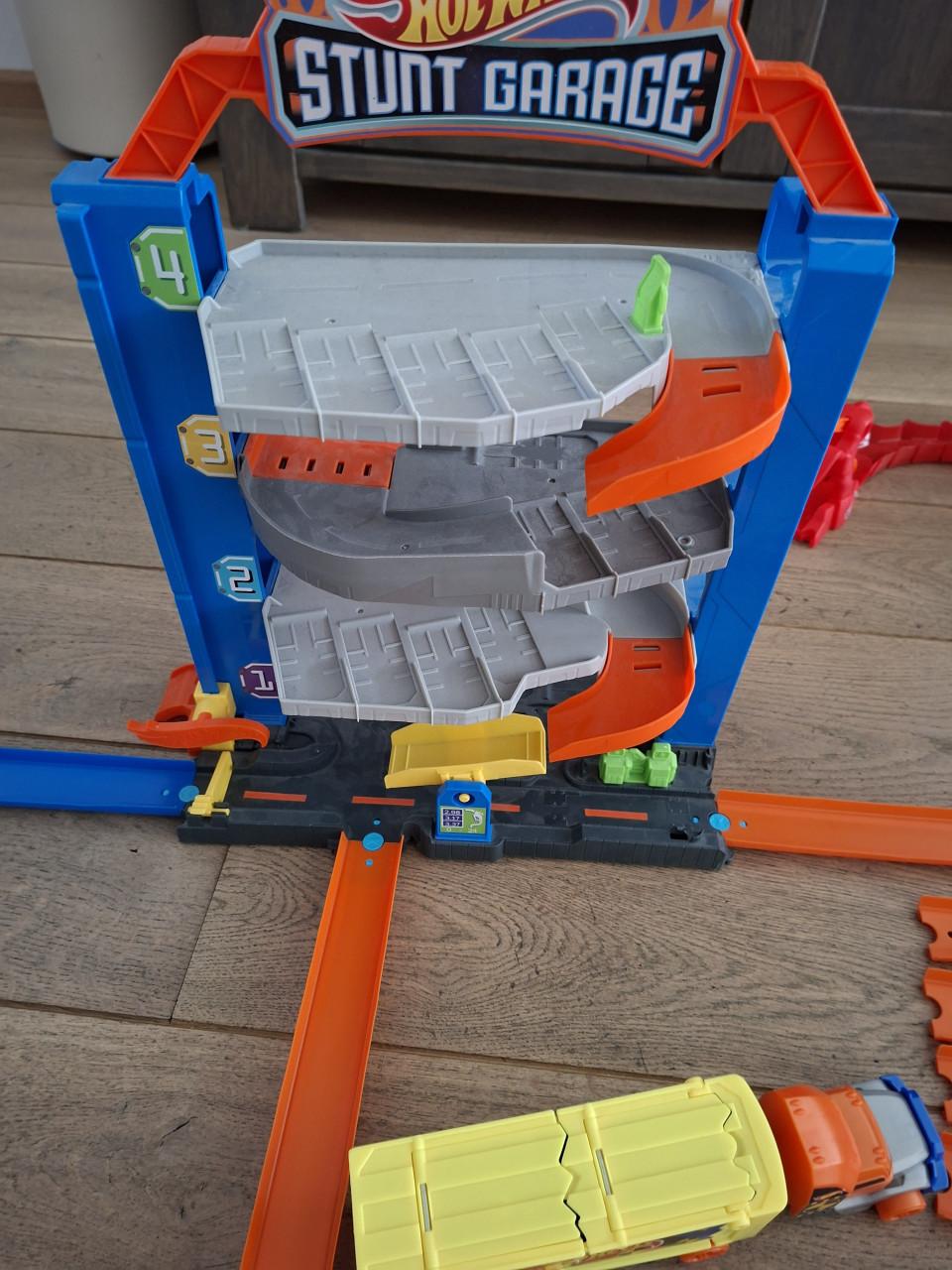 Hot wheels baan + auto's