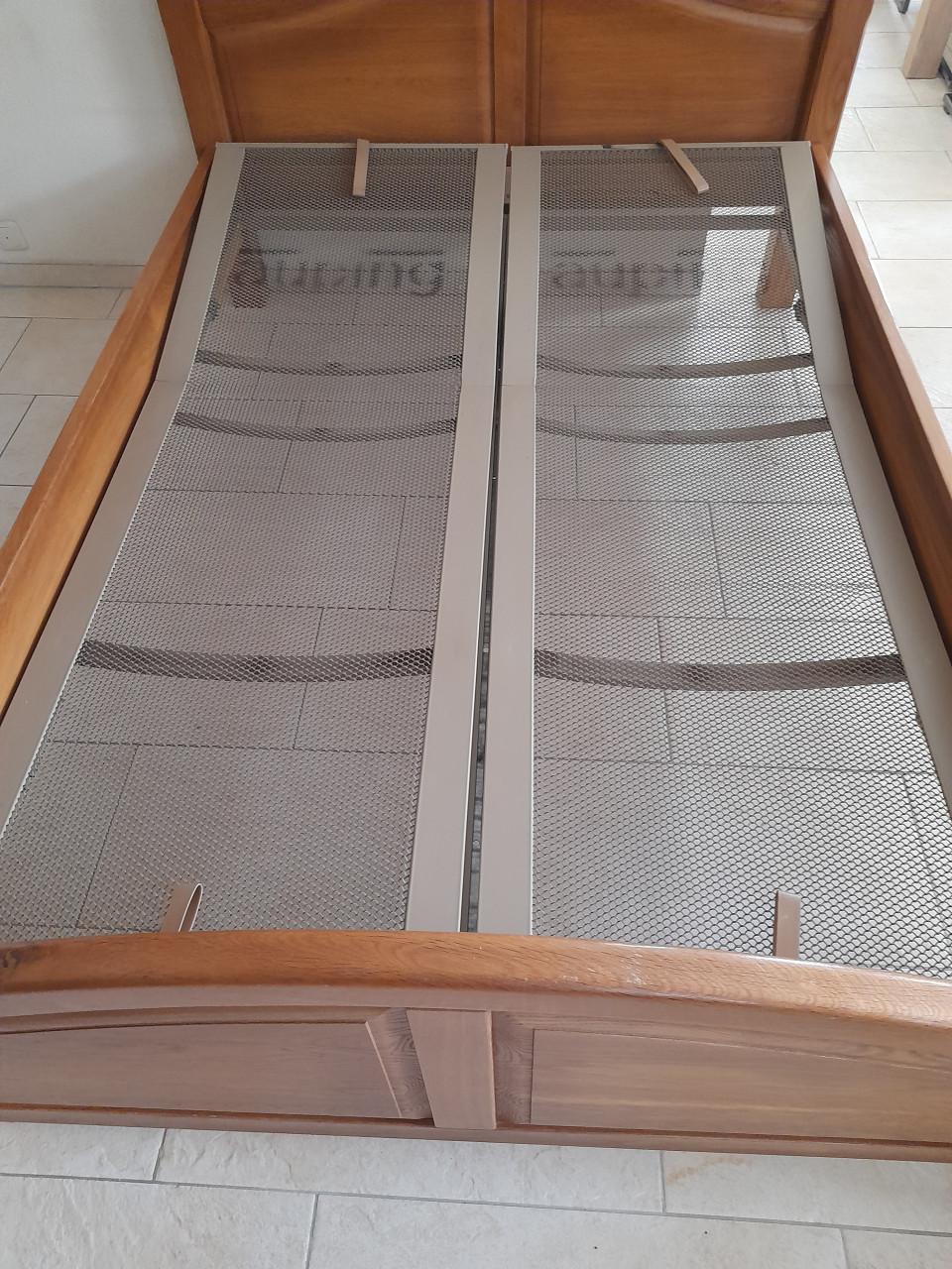 Stevig 2 p. bed 140 x 200 ( in goede staat ) verstelbaar!