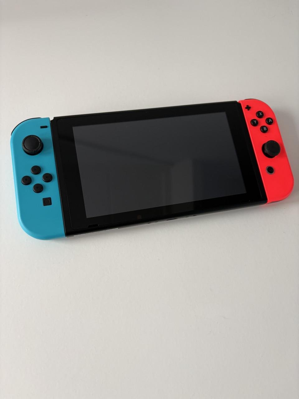 Nintendo Switch + 5 spellen