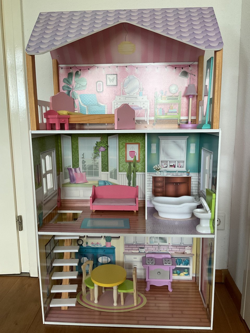Mooi houten barbiehuis