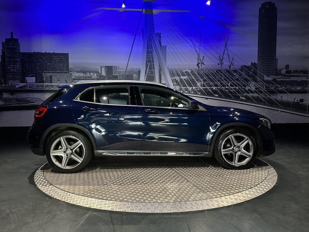 Mercedes-Benz Gla-klasse 180 business solution amg *camera*trekhaak*