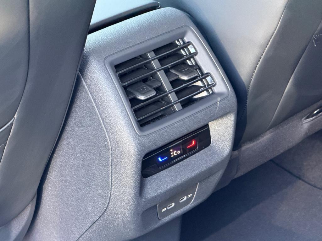 Volkswagen Tiguan 1.5 ehybrid elegance 204pk | trekhaak | all-season | dode