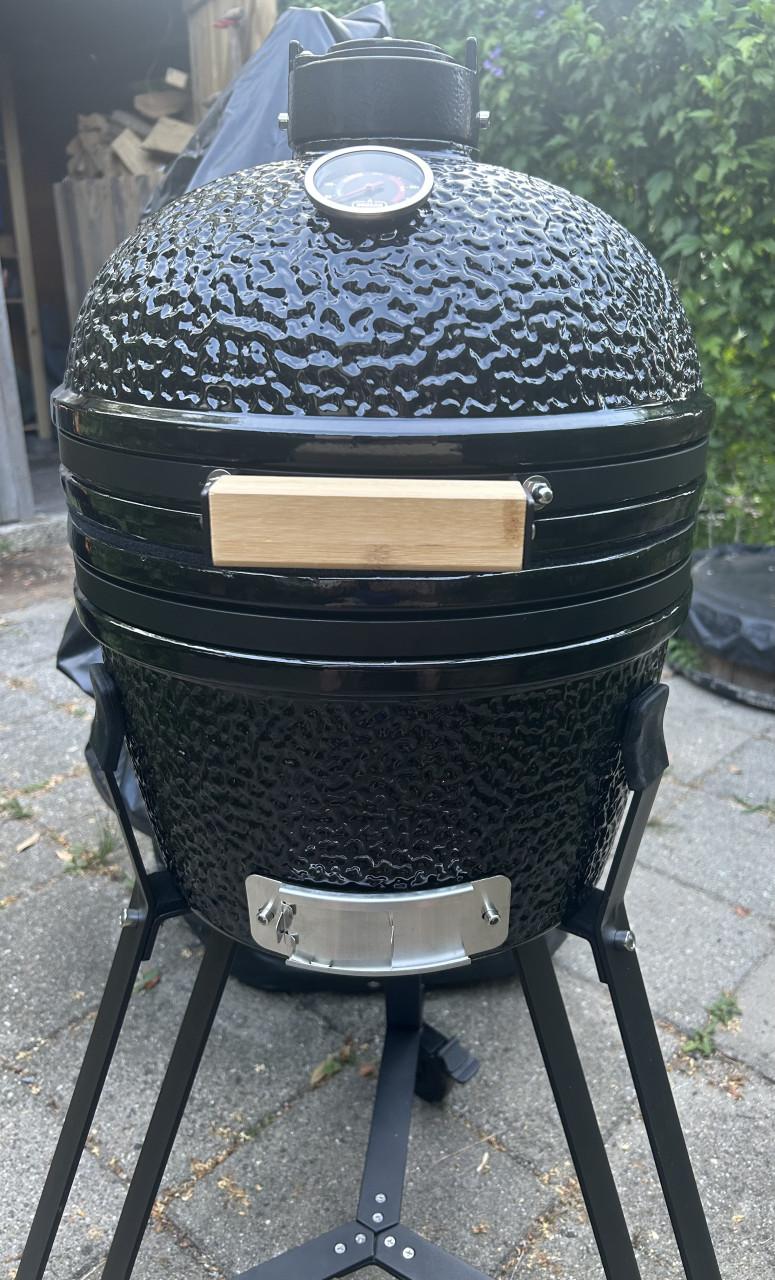 Nieuwe KAMADO BBQ 16 inch + onderstel + lederen schort + gereedschap !!