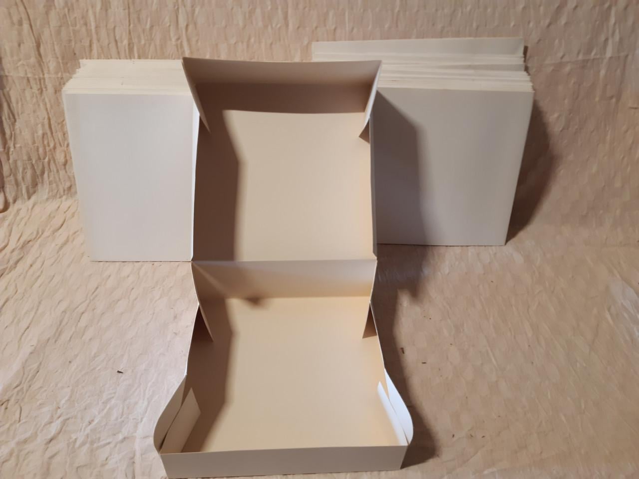 Taart- en cake dozen leeg, ongevouwen