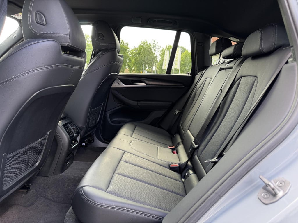 BMW X3 xdrive20i high executive m sport | trekhaak uitklapbaar | navigatie 