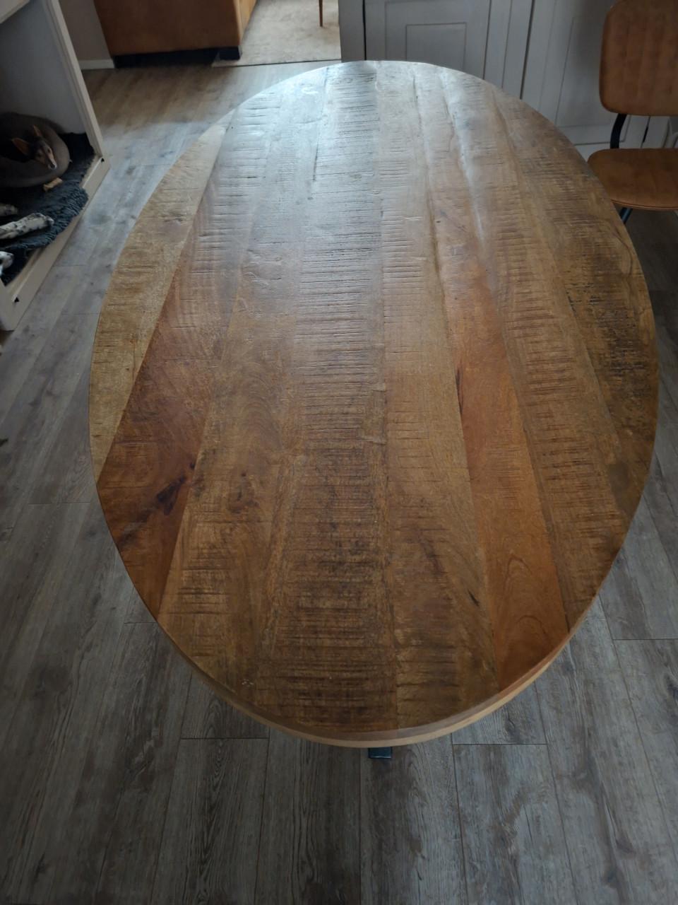 Ovale eettafel