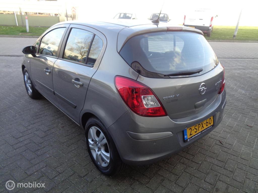 Opel Corsa 1.4-16v design ed/automaat/airco/stoelverw/ stuurverw/cruise con