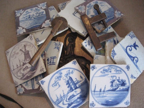 Antiek brocante markt Middelburg volkskunst 18 eeuw 19 eeuw tegels