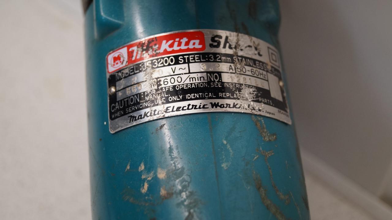 Makita JS3200 plaatstaal knipper.