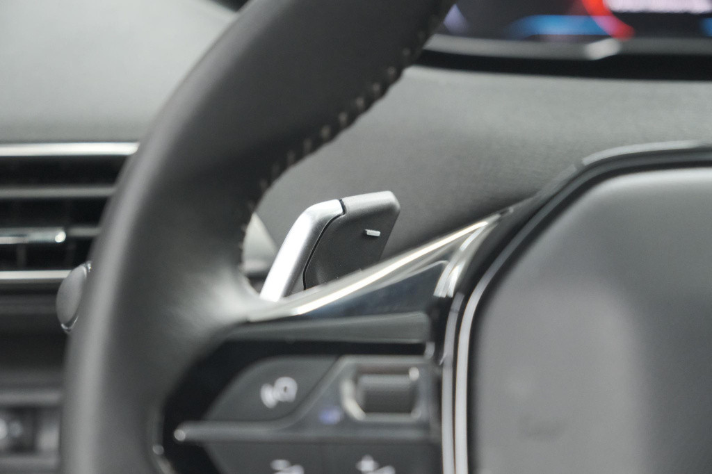 Peugeot 5008 hybrid 136 e-dsc6 allure | camera | apple carplay | navigatie 