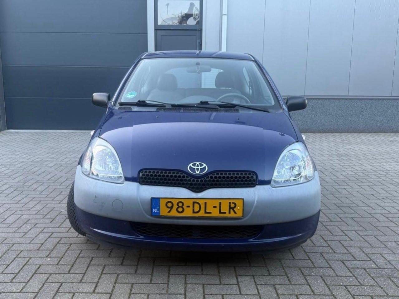 Toyota Yaris - 1.0 VVT-i Terra 154.350 KM