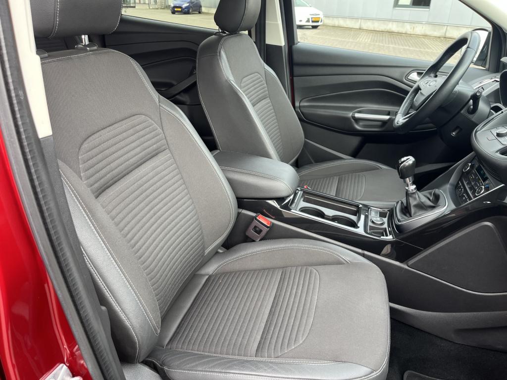 Ford Kuga 1.5 ecoboost titanium 2000 kg  trekgewicht