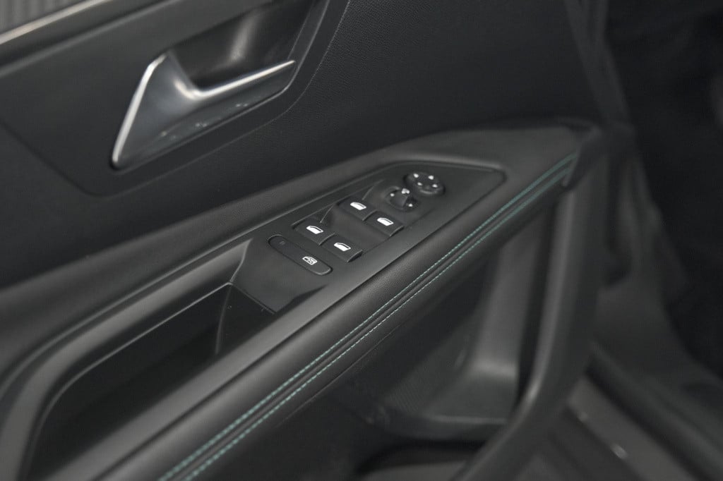Peugeot 3008 1.6 hybrid 225 allure pack business | camera | navigatie | app