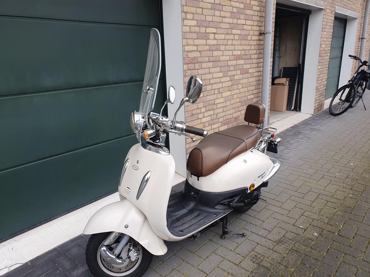 Schittterende Grande Retro Scooter ( 7200 km )