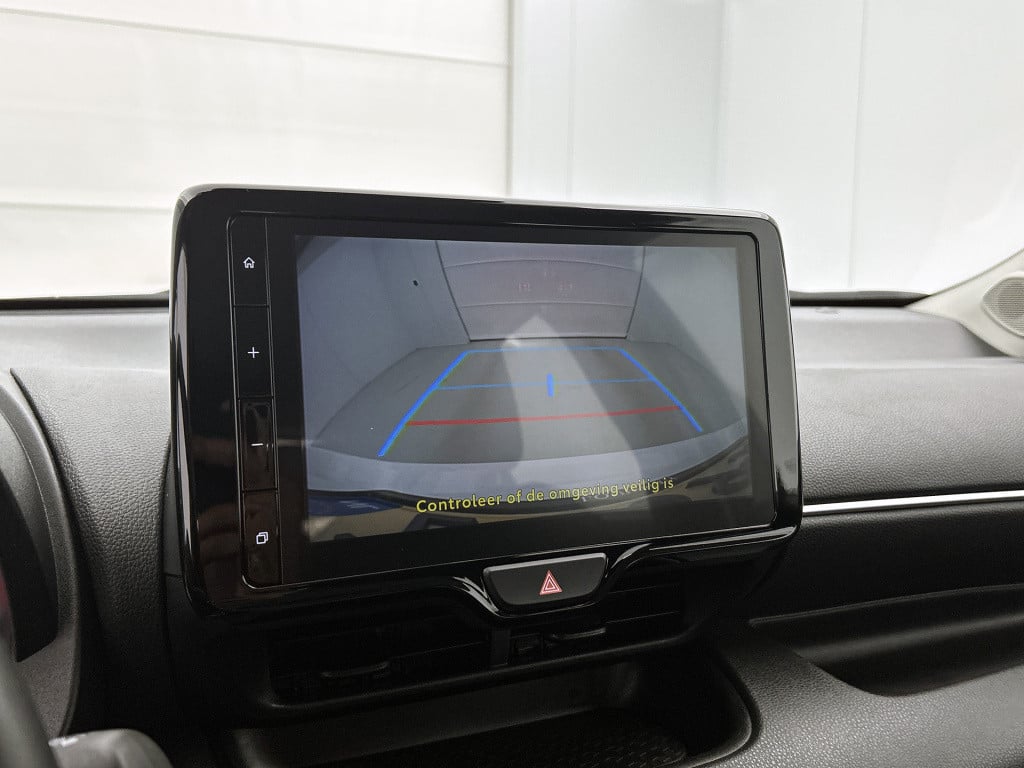 Mazda 2 Hybrid 1.5 centre-line