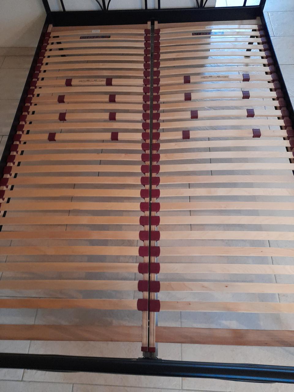 Zwart Metalen bed 140 x 200 (in goede nette staat )