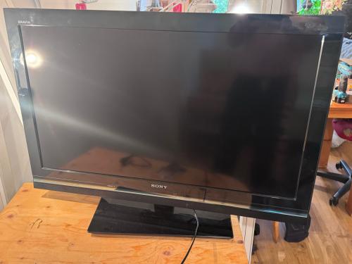 Tv sony bravia buitenmaat 91x60 cm beeld 82x 46 cm