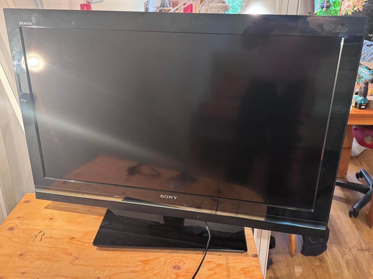 Tv sony bravia buitenmaat 91x60 cm beeld 82x 46 cm