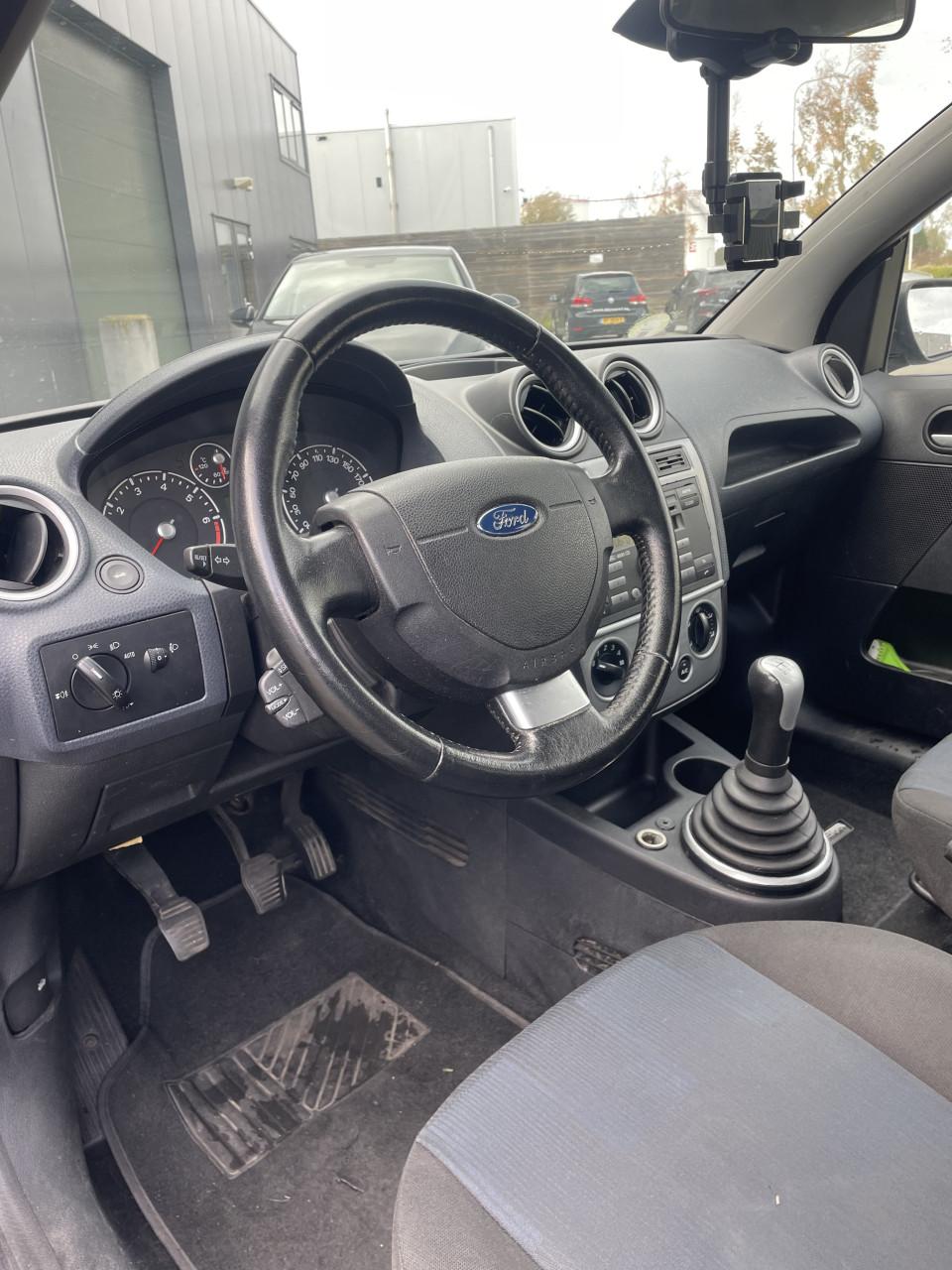 Ford Fiësta 1.3 8V 5DR 2007 Grijs | NAP