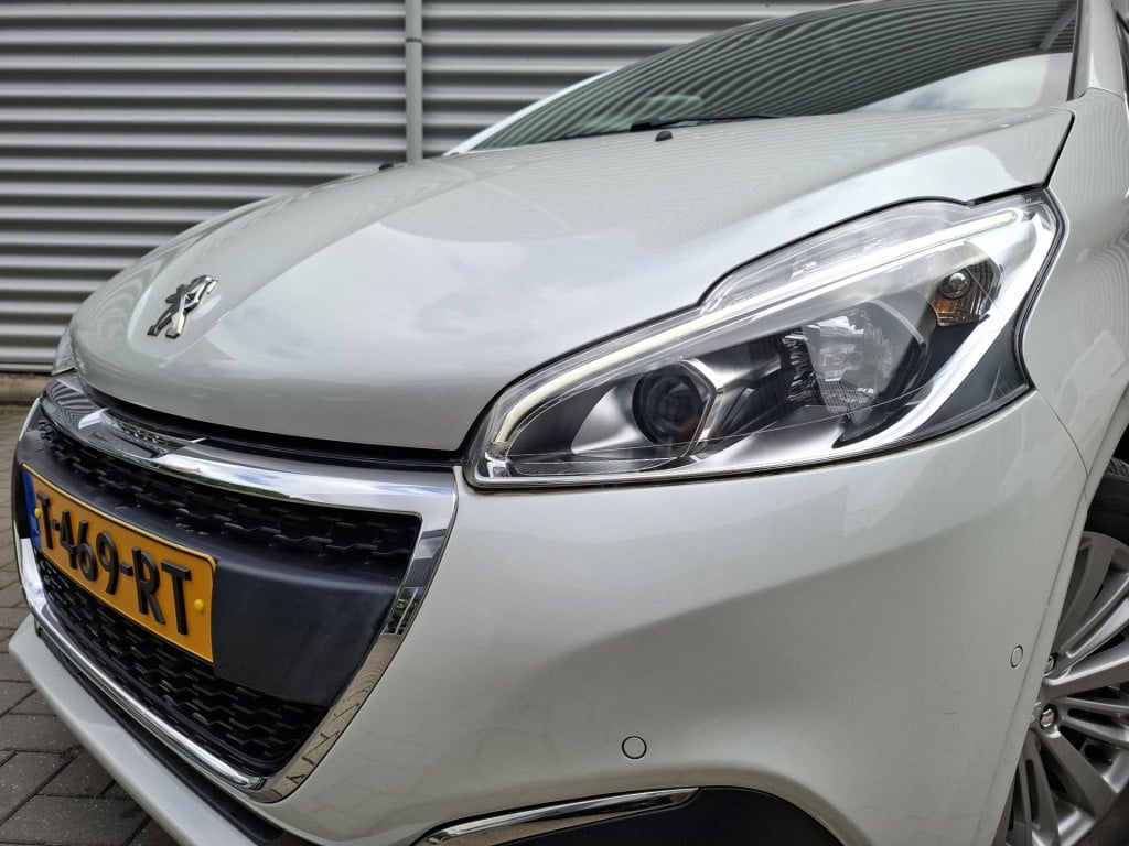 Peugeot 208 1.2 tech edition 110 eat6 automaat nav/clim/cam/lm