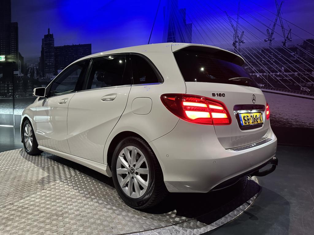 Mercedes-Benz B-Klasse 180 *nl-auto*camera*trekhaak*led*navi*