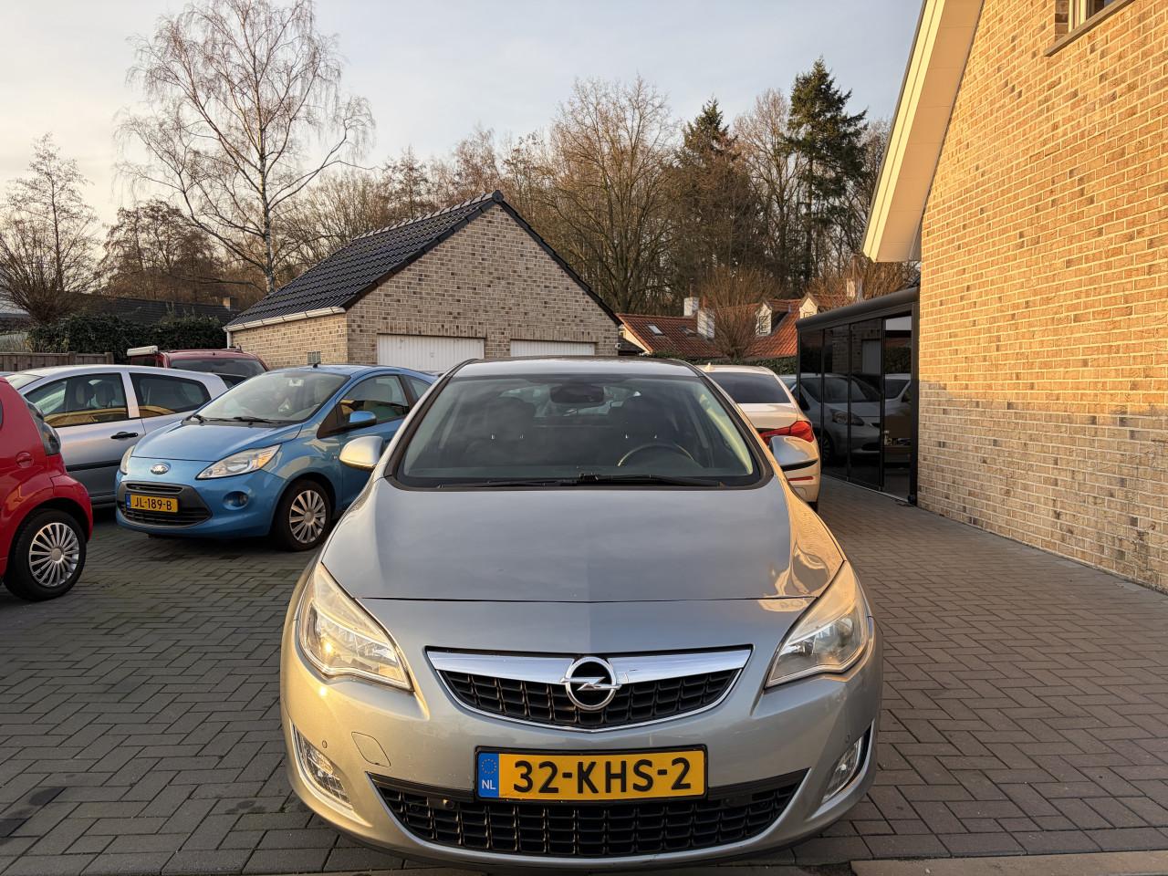 Opel Astra 1.6 Edition Airco PDC NAVIGATIE CCT Nap Logisch Org Nl