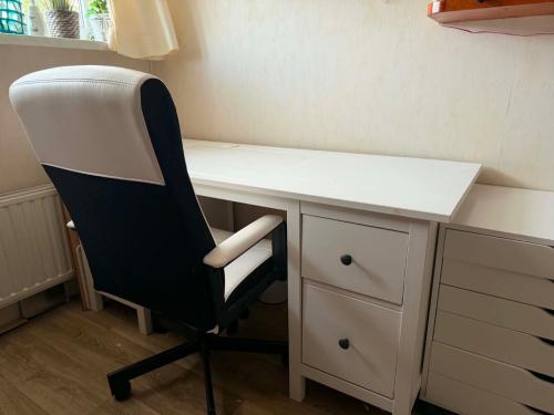 Bureau / buro met stoel