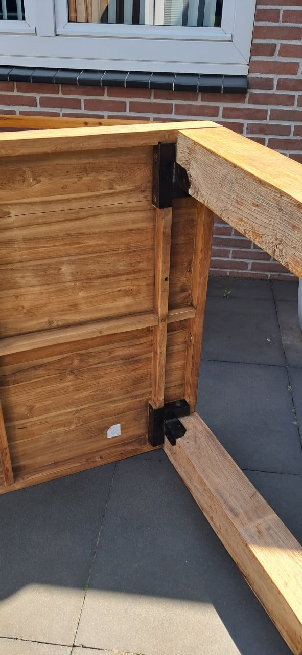 Hardhouten tafel
