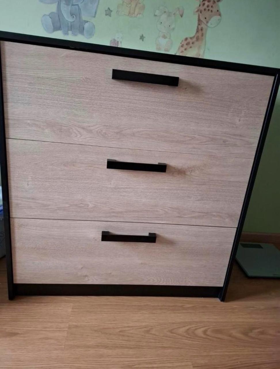 Complete babykamer (commode, kast, ledikant 60x120cm, plankje)