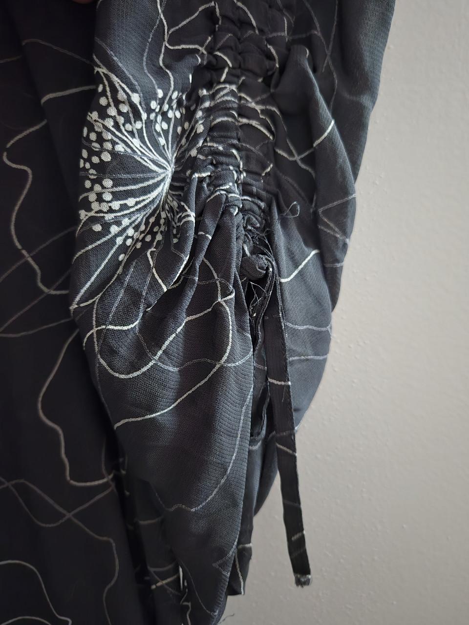 Zwarte, doorschijnende blouse van M&S . Maat 42